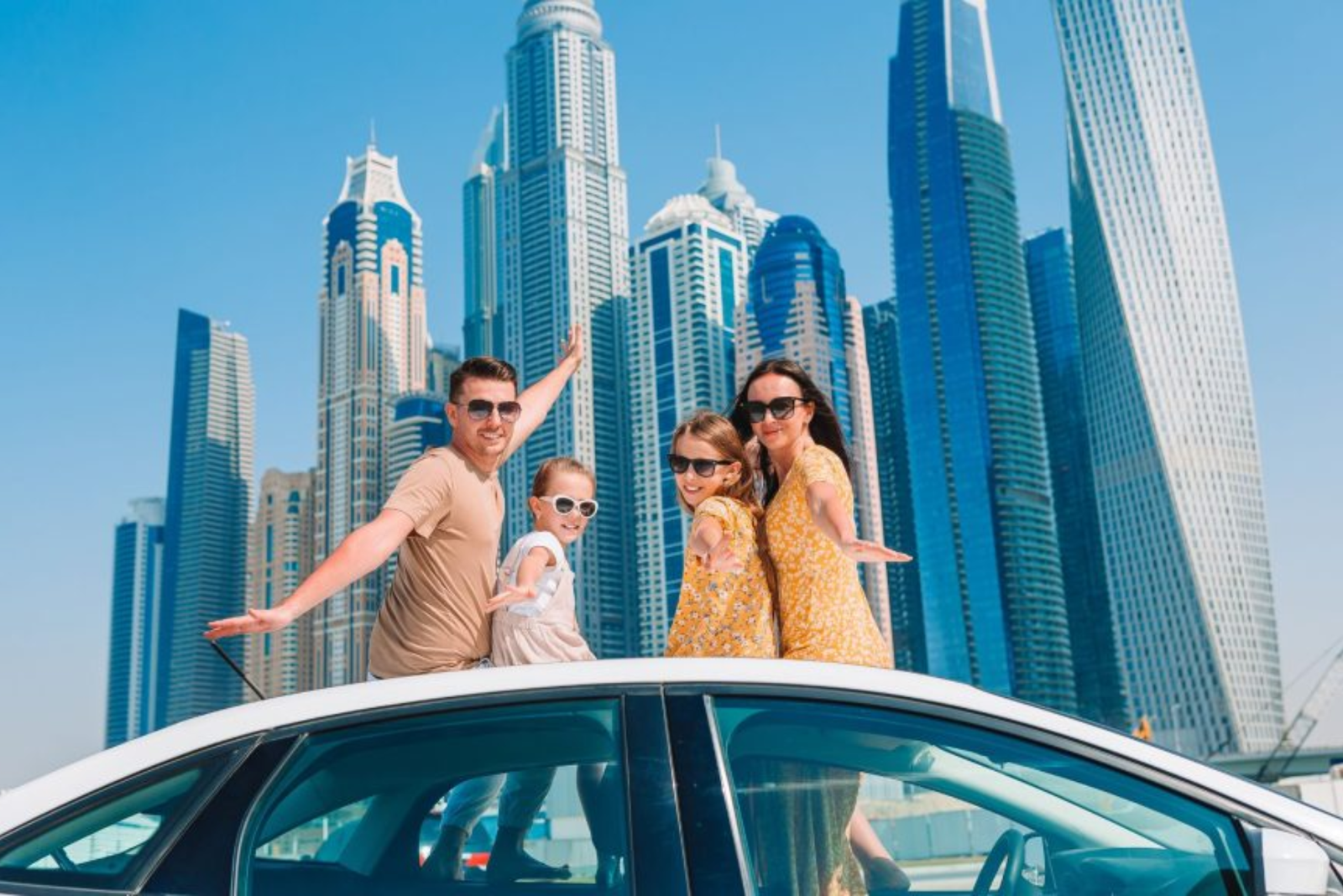 Explore the Exotic Beauty of Dubai with a Luxury Car Rental