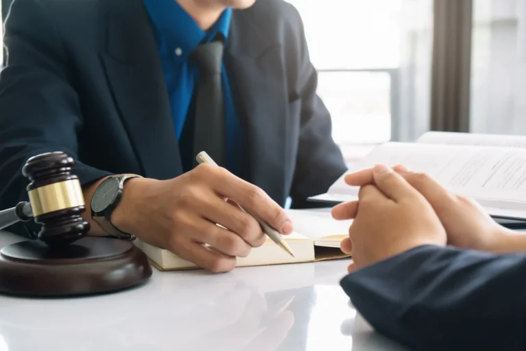 What Are the Common Legal Issues Real Estate Lawyers in Dubai Handle